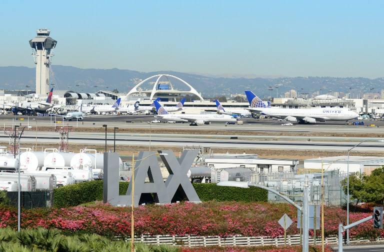 一名美国女子在洛杉矶国际机场被误抓入狱13天，她的祖母得知后中风去世！