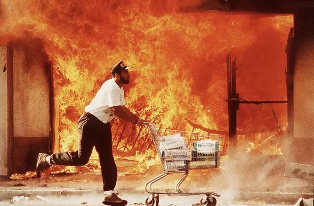 1992年洛杉矶骚乱：美国的黑色革命