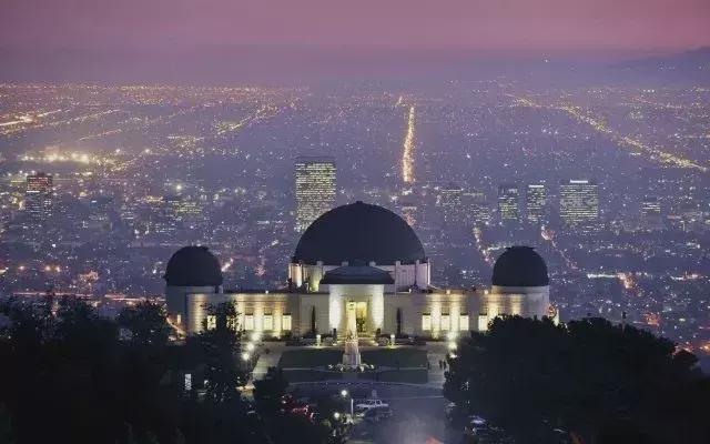 洛杉矶它不仅是世界知名的娱乐中心，又是文化气息浓郁的城市