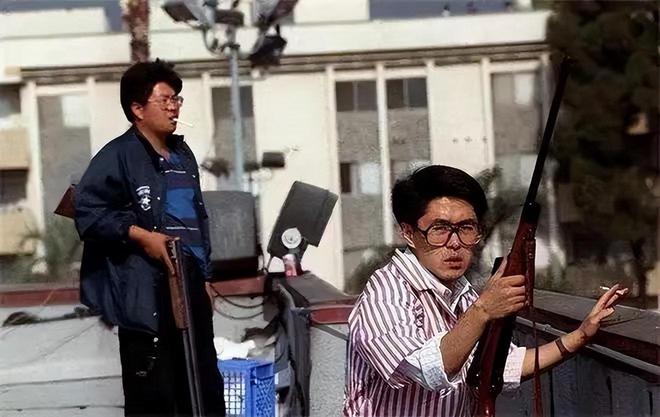1992年洛杉矶暴动，韩国人在屋顶架枪扫射，击退黑人暴徒一战成名