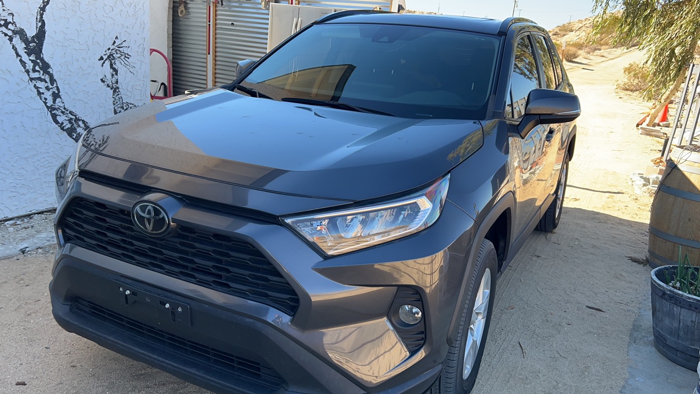 出自用2019 Toyota Rav4 XLE Premium Sport Utility 4D